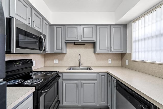 1908 NW 4th Avenue 207, Boca Raton, FL 33432