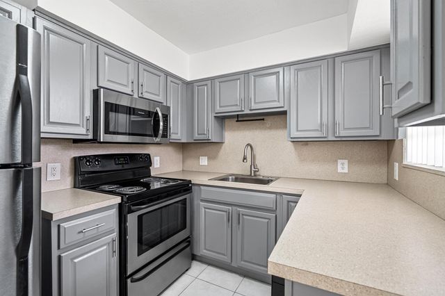 1908 NW 4th Avenue 207, Boca Raton, FL 33432