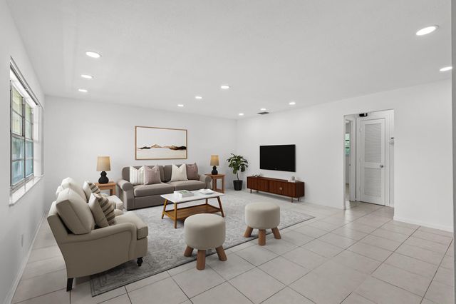 1908 NW 4th Avenue 207, Boca Raton, FL 33432