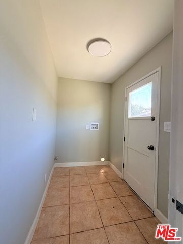 11633 Menlo Avenue unit A, Hawthorne, CA 90250