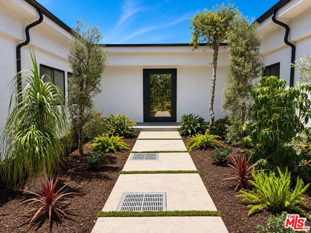 2252 Gloaming Way, Los Angeles, CA 90210 — photo 2
