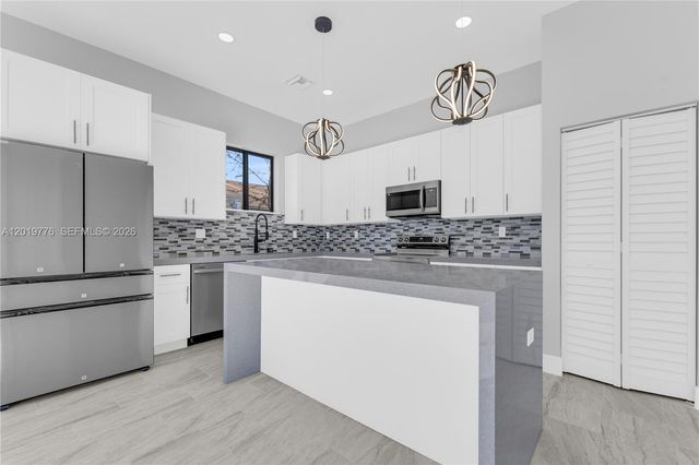 2947 NW 9th St, Fort Lauderdale, FL 33311