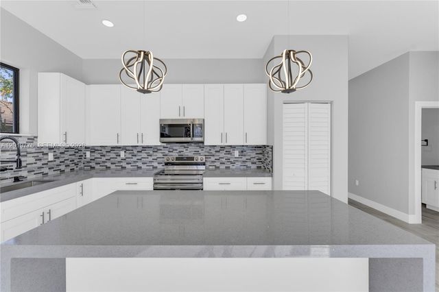 2947 NW 9th St, Fort Lauderdale, FL 33311