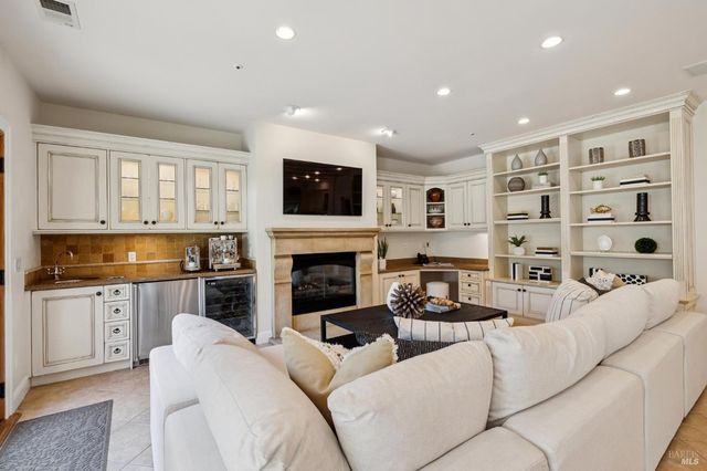 172 Pacheco Ave, Novato, CA 94947