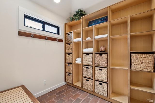 172 Pacheco Ave, Novato, CA 94947