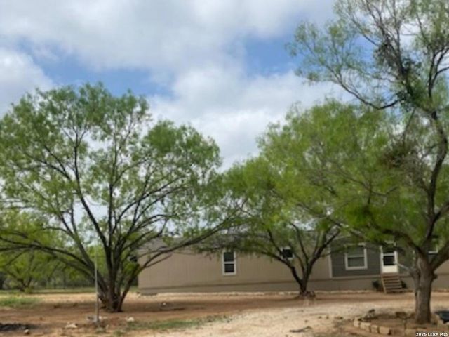 138 CR 2666, Moore, TX 78015