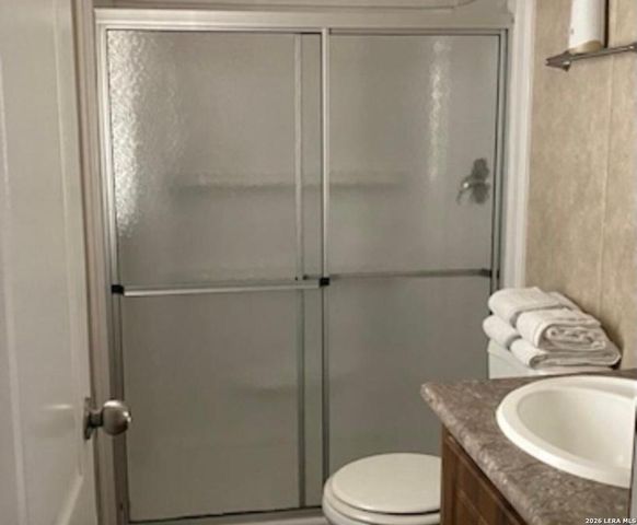 138 CR 2666, Moore, TX 78015