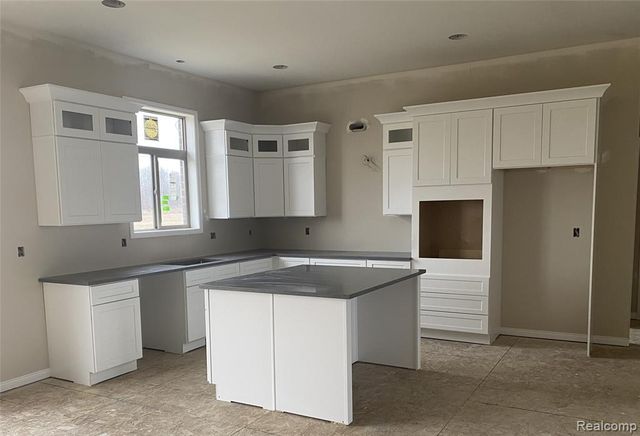 4940 Daisy Lane, Almont, MI 48003