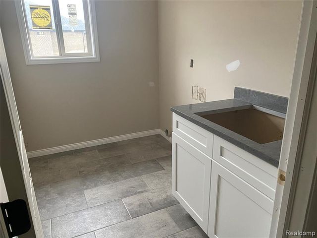 4940 Daisy Lane, Almont, MI 48003