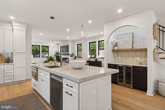 25 OAK LN, Havertown, PA 19083