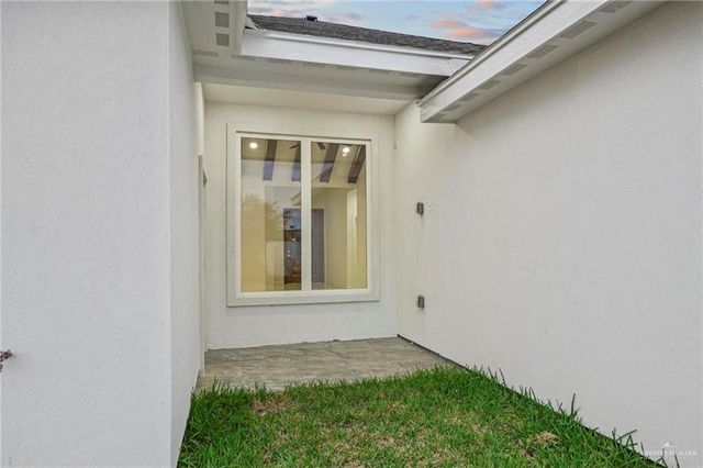 2732 E Conroe Road, Edinburg, TX 78542