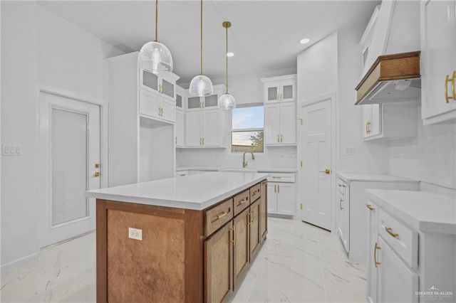 2732 E Conroe Road, Edinburg, TX 78542