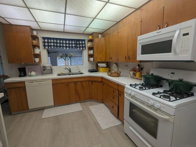 1181 W Mayberry West, Hemet, CA 92543