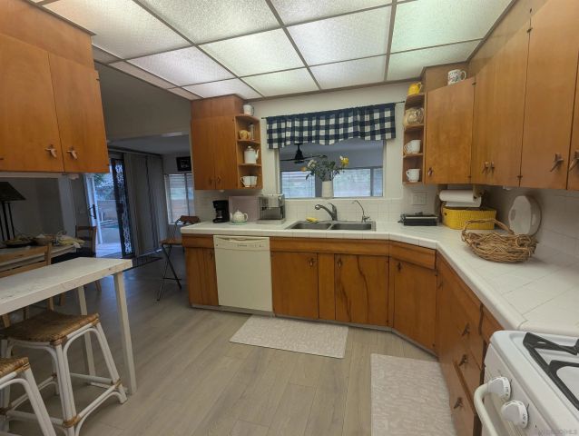 1181 W Mayberry West, Hemet, CA 92543