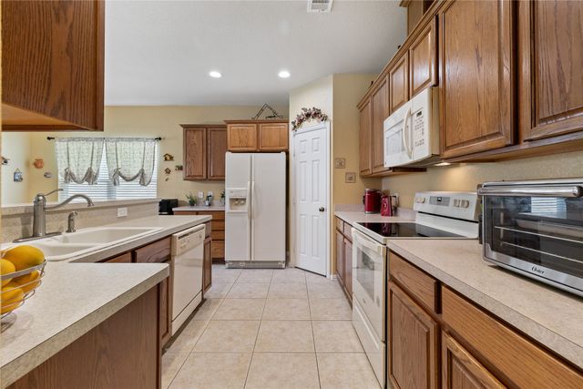 2904 Shoreline Drive, Burleson, TX 76028