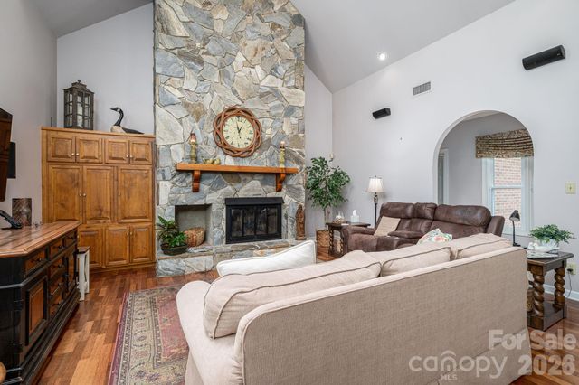 5023 Samuel Pinckney Drive, Belmont, NC 28012