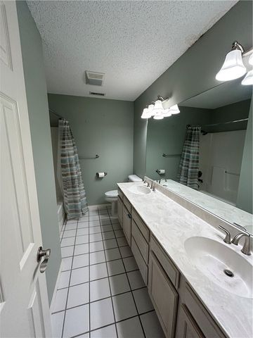 1826 N Glenbrook Place, Fayetteville, AR 72701