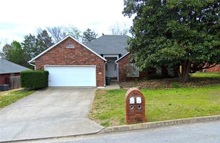 1826 N Glenbrook Place, Fayetteville, AR 72701