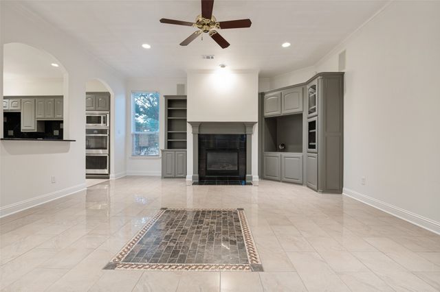 8925 Hunters Glen Trail, Fort Worth, TX 76120