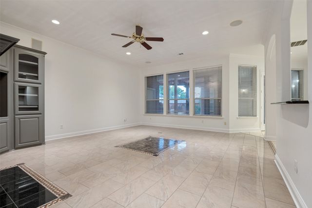 8925 Hunters Glen Trail, Fort Worth, TX 76120