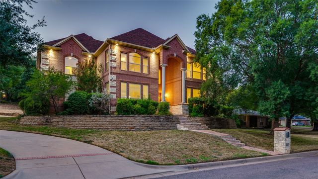 8925 Hunters Glen Trail, Fort Worth, TX 76120