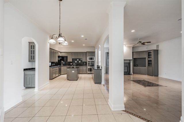 8925 Hunters Glen Trail, Fort Worth, TX 76120