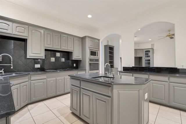 8925 Hunters Glen Trail, Fort Worth, TX 76120