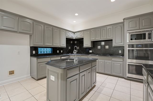 8925 Hunters Glen Trail, Fort Worth, TX 76120