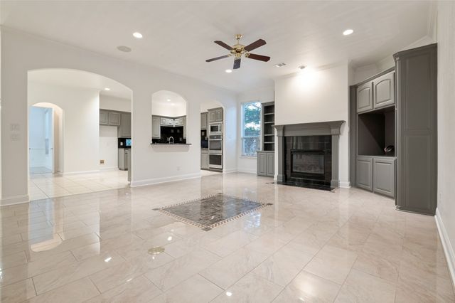 8925 Hunters Glen Trail, Fort Worth, TX 76120