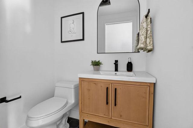 37 Kingston St A, Somerville, MA 02144
