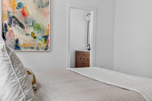 37 Kingston St A, Somerville, MA 02144