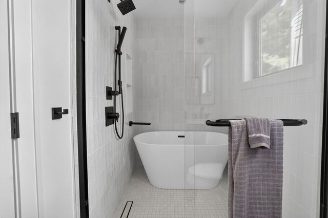 37 Kingston St A, Somerville, MA 02144