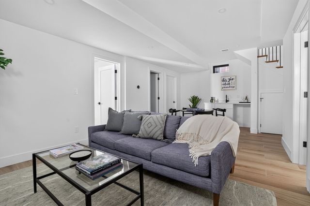 37 Kingston St A, Somerville, MA 02144