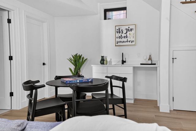 37 Kingston St A, Somerville, MA 02144