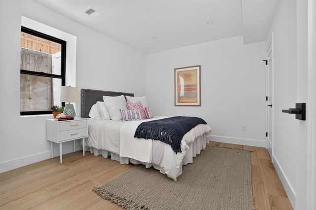 37 Kingston St A, Somerville, MA 02144