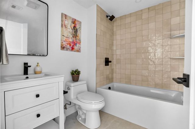 37 Kingston St A, Somerville, MA 02144