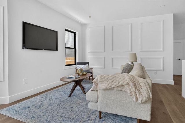37 Kingston St A, Somerville, MA 02144