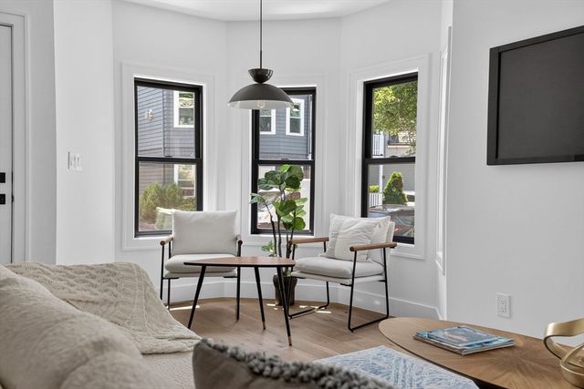 37 Kingston St A, Somerville, MA 02144