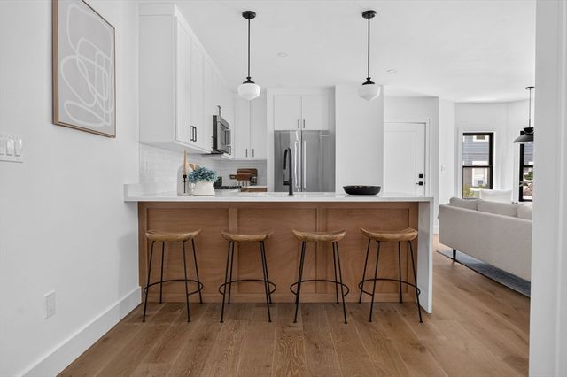 37 Kingston St A, Somerville, MA 02144