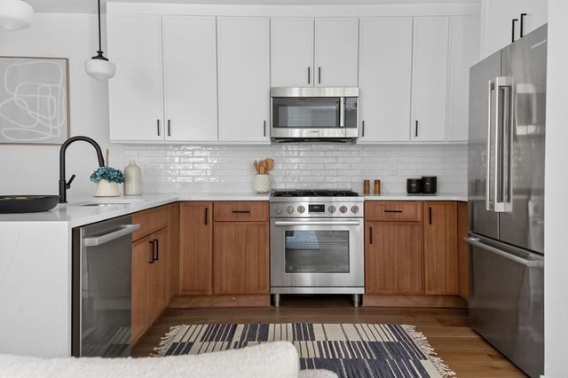 37 Kingston St A, Somerville, MA 02144