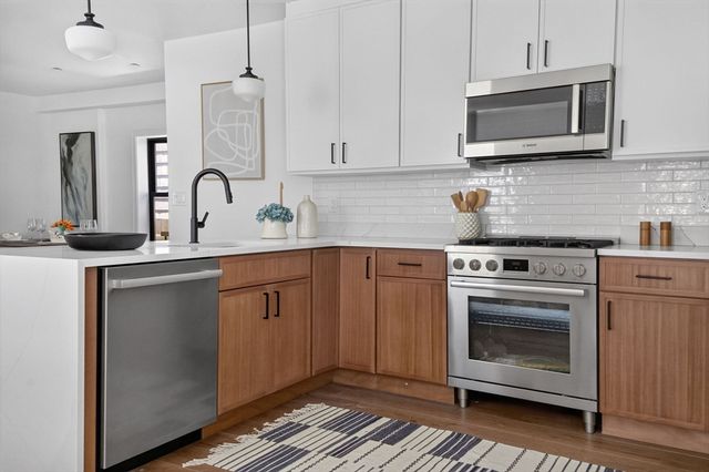37 Kingston St A, Somerville, MA 02144