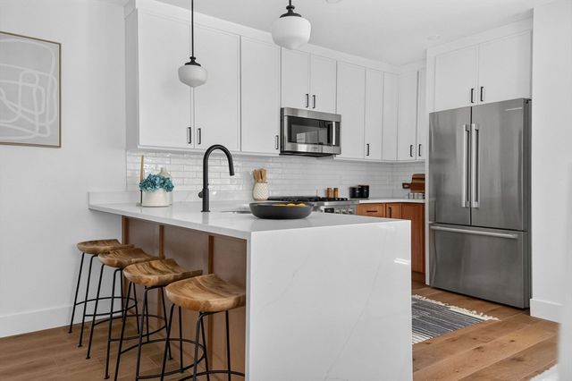 37 Kingston St A, Somerville, MA 02144