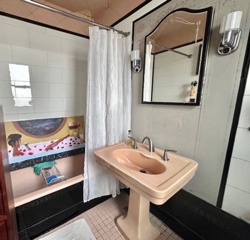 2666 E 73rd Street 8W, Chicago, IL 60649