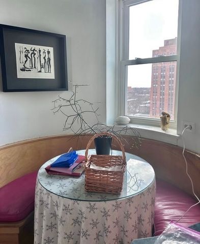 2666 E 73rd Street 8W, Chicago, IL 60649