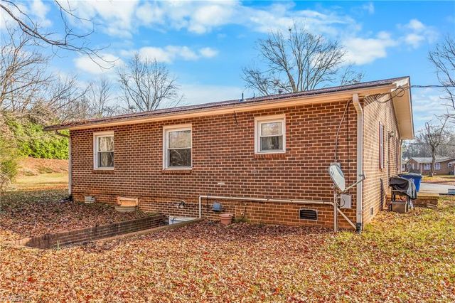 2310 Blecker Drive, Winston-salem, NC 27107