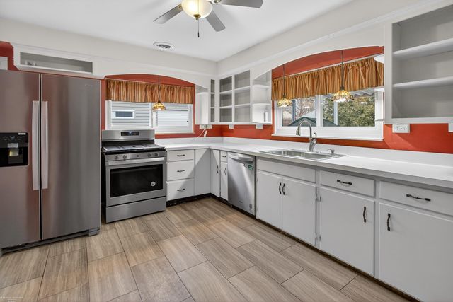 28540 Roan Drive, Warren, MI 48093