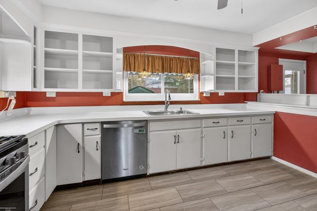 28540 Roan Drive, Warren, MI 48093