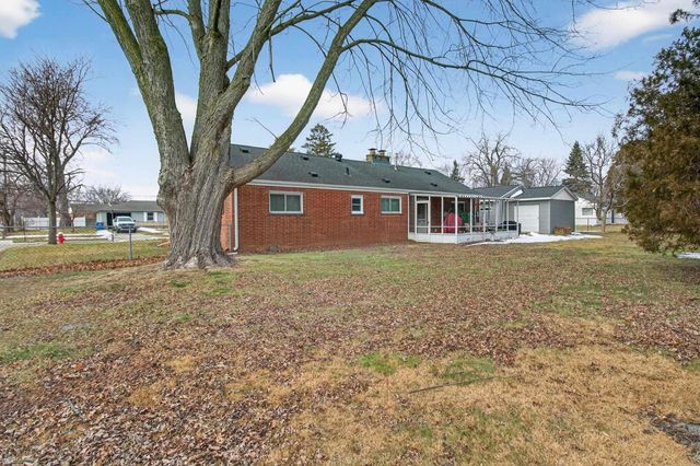 28540 Roan Drive, Warren, MI 48093