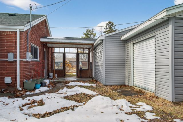 28540 Roan Drive, Warren, MI 48093