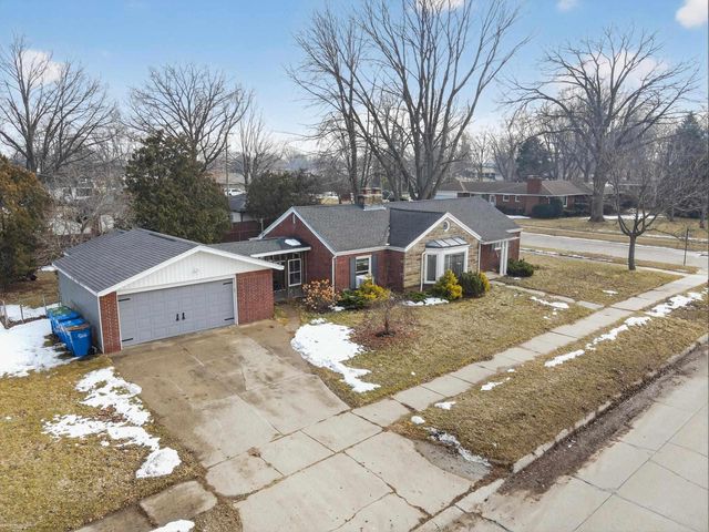 28540 Roan Drive, Warren, MI 48093